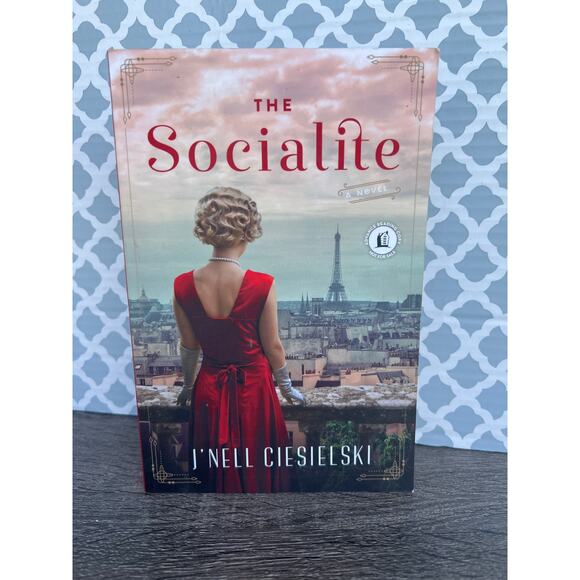 The Socialite by J'Nell Ciesielski Signed Paperback Book Pre-Loved - Picture 1 of 7